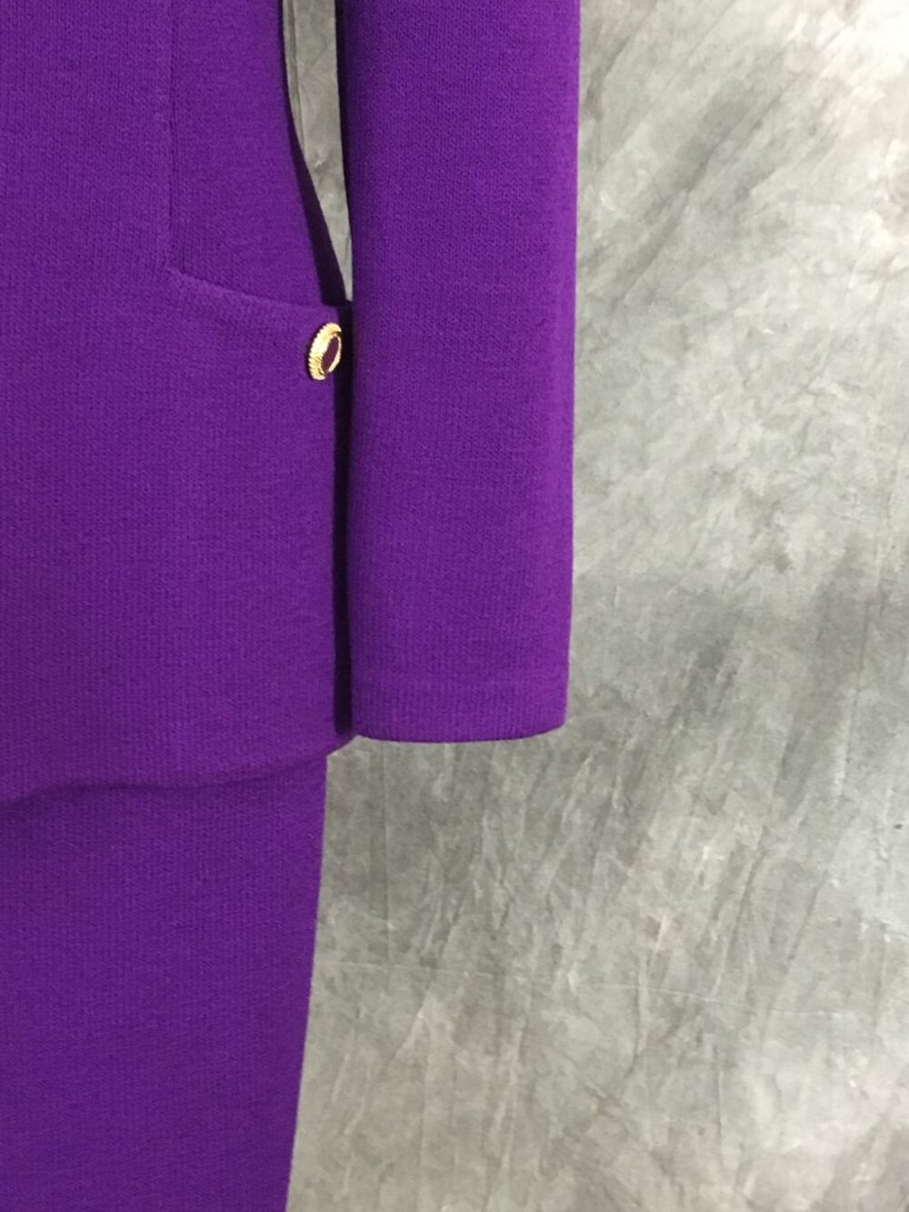 BEAUTIFUL St John collection knit purple jacket skirt suit size 6 - Picture 6 of 10